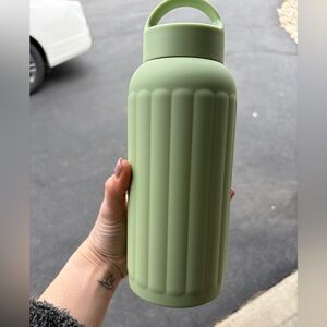 Sleek Green Insulated Bottle